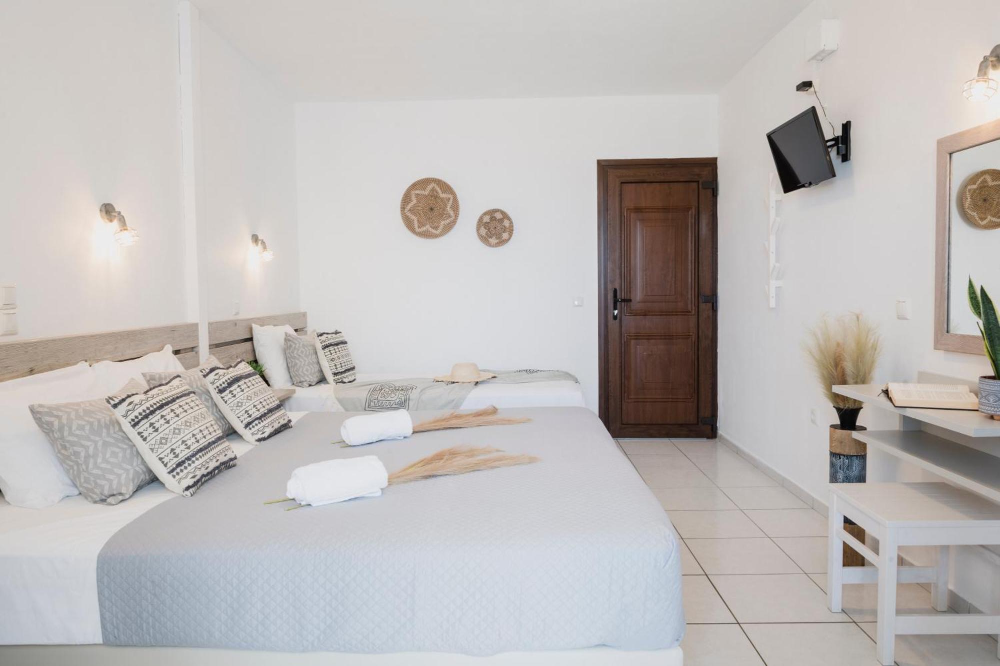 Petros Studios & Suites Naxos City Exterior foto
