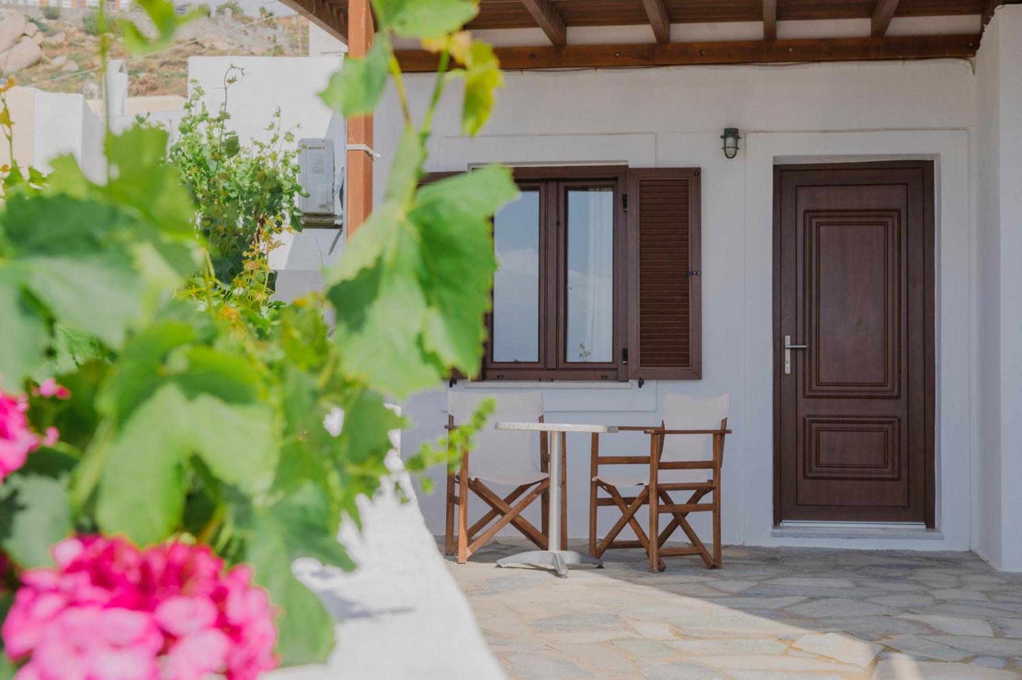 Petros Studios & Suites Naxos City Zimmer foto