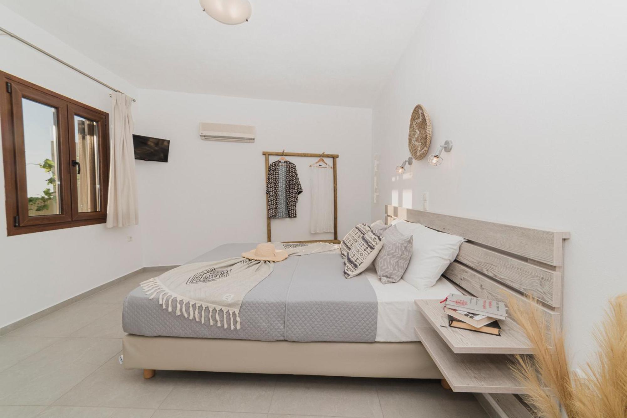Petros Studios & Suites Naxos City Zimmer foto